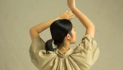 随机日本队与传统强队展开激烈角逐，日本队与传统强队展开激烈角逐的区别